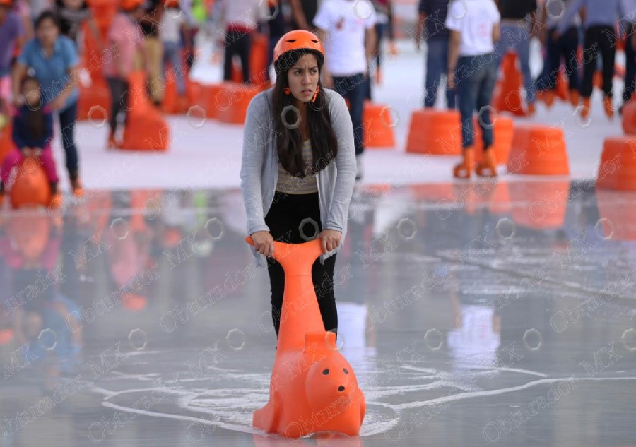 Dan a conocer horarios especiales para pista de hielo