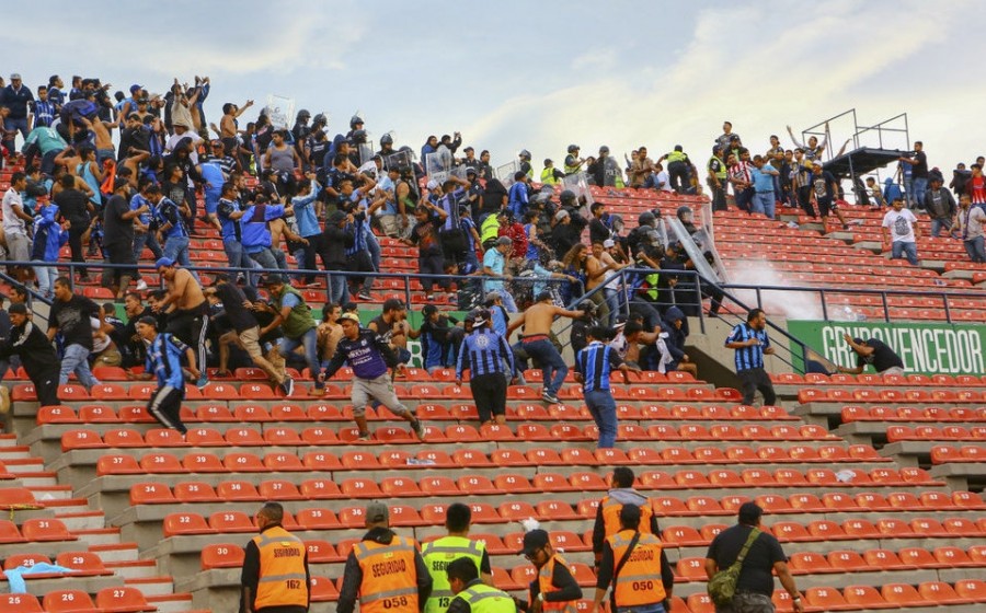 Suspenden partido de San Luis-Querétaro por violencia