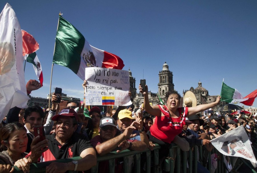 AMLO busca demostrar que el pueblo de México está feliz con su gobierno
