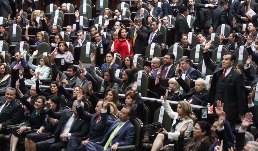 López Obrador a favor de reducir número de legisladores plurinominales