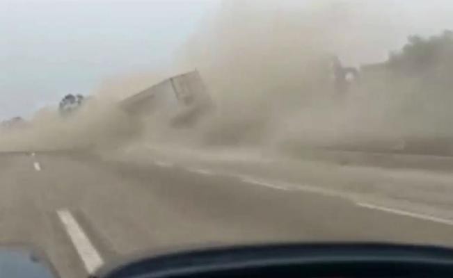 Policias federales evitan accidente en la México- Puebla
