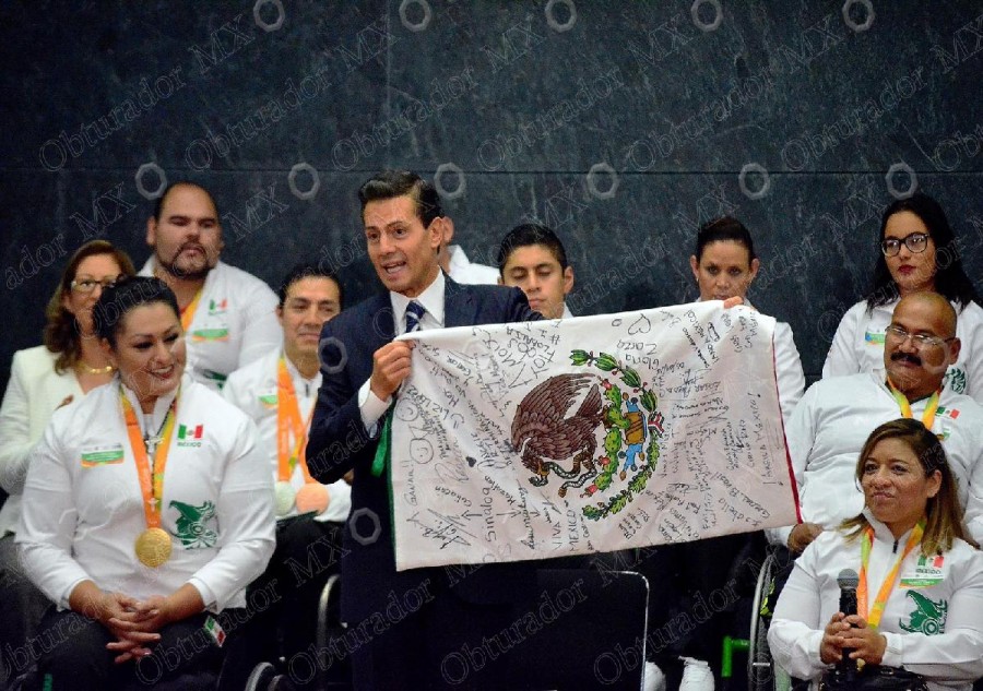 Reconoce Peña Nieto a medallistas paralímpicos