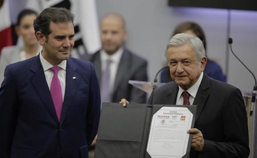 AMLO revira ante señalamientos del INE