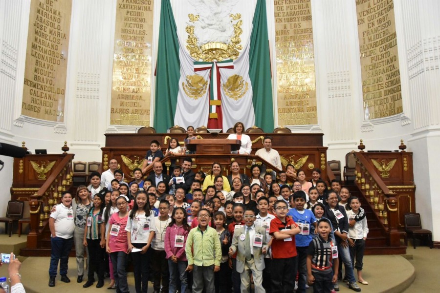 Niños discuten sobre la democracia de la CDMX