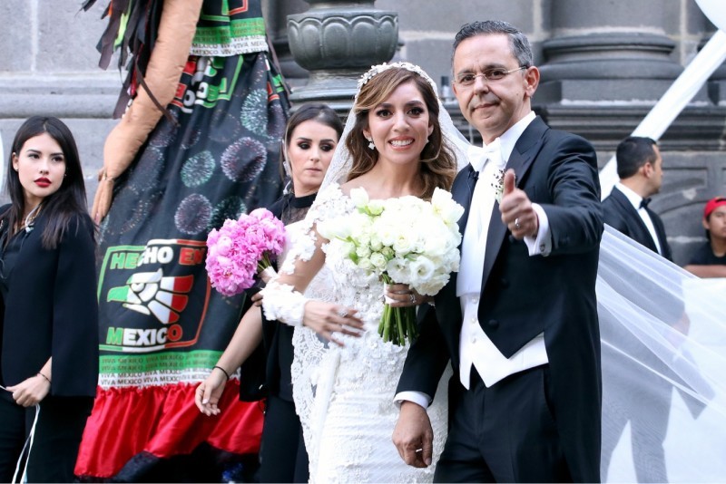 No me casé yo, responde AMLO ante críticas por opulenta boda de Yáñez