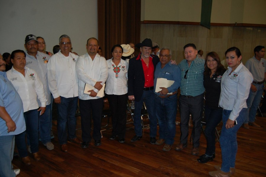 Renuncia Max Correa al PRD