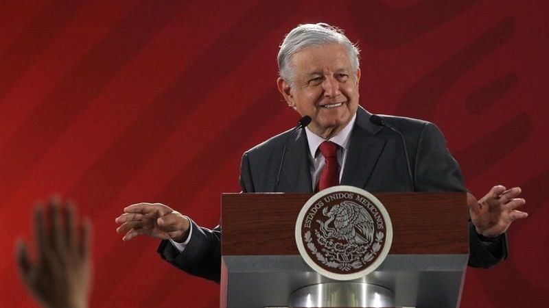 Pide AMLO evitar linchamiento de embajador acusado de robo