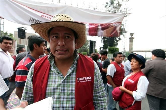 Maestros de la sección 22 en Oaxaca van con Delfina Gómez