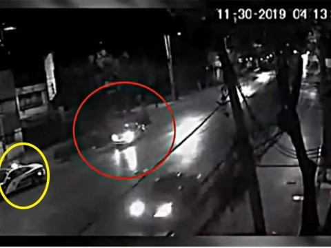 Sacan policías a joven de un taxi y muere en la calle