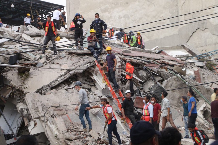 Treinta muertos y 44 derrumbes en la CDMX tras sismo de 7.1