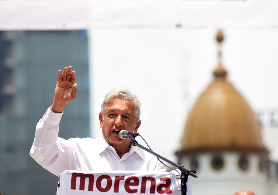 Obrador culpa a la reforma energética del aumento en las gasolinas; gobierno federal la defiende