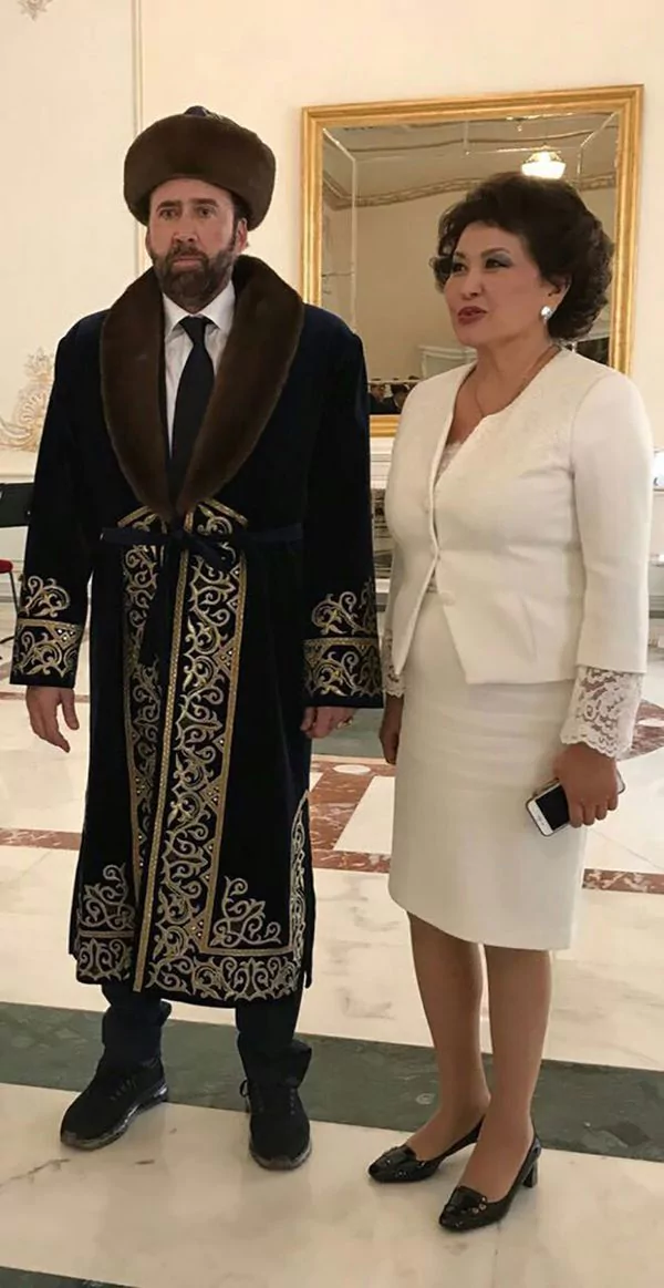 Le llueven fuertes críticas a Nicolas Cage por usar traje típico en Kazajistán