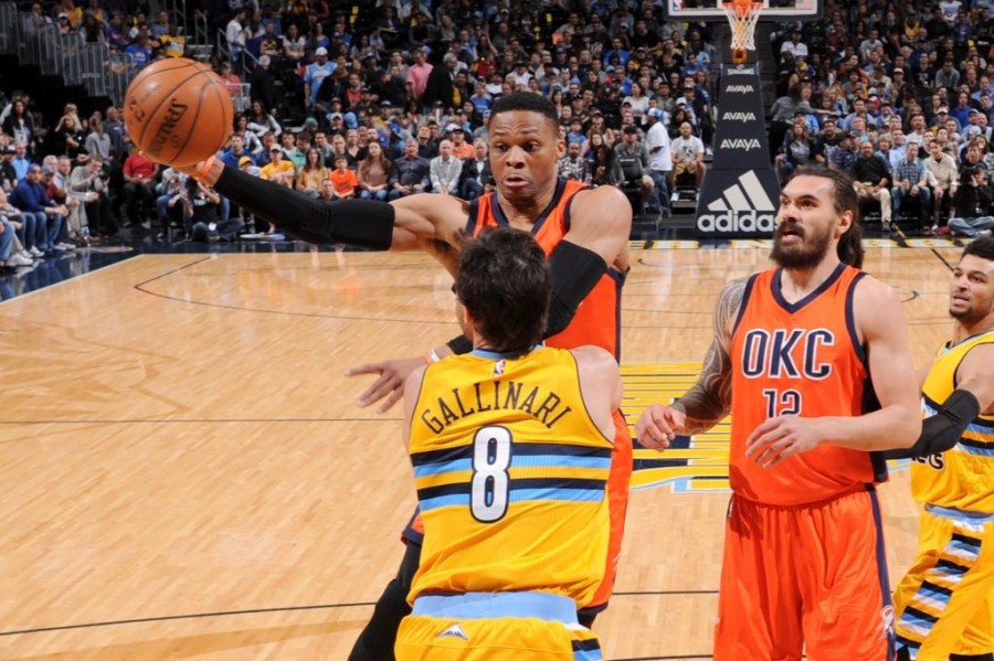 Russel Westbrook hace historia en la victoria del Thunder