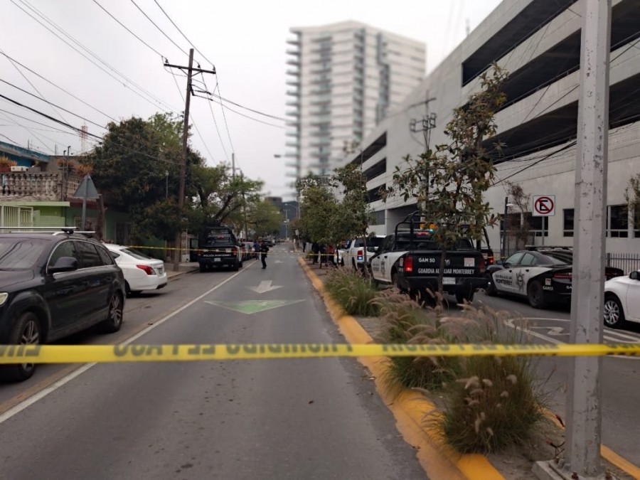 Balacera en Monterrey; se reportan dos policías heridos