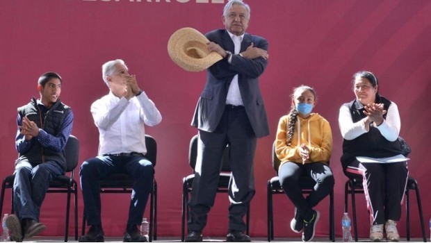 Pide AMLO a pobladores de Acambay terminar con el huachicoleo