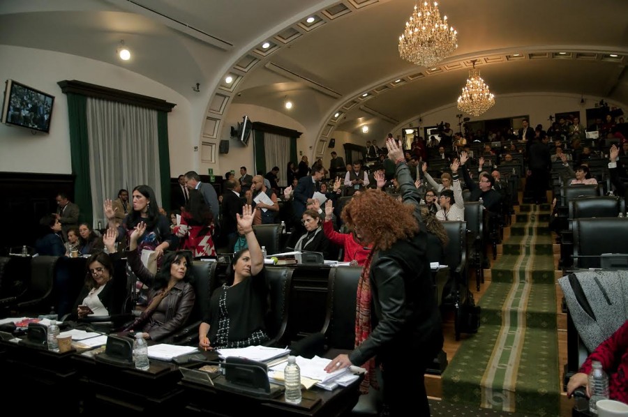 Elimina Asamblea Constituyente el fuero para servidores públicos y políticos