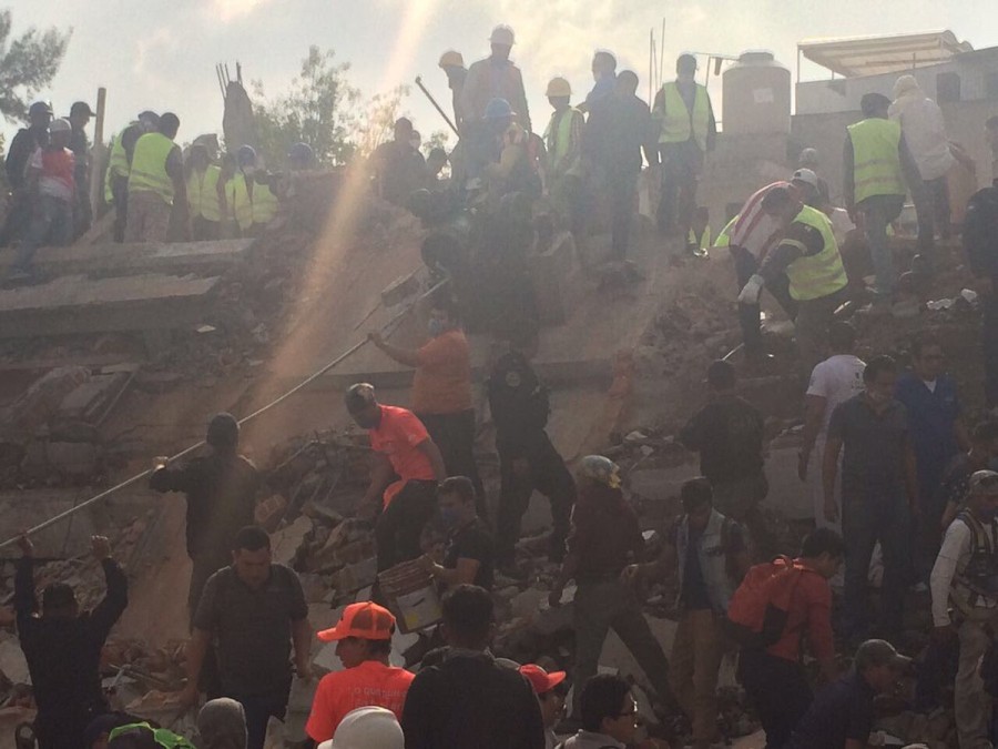 SEMOVI coordina acciones de apoyo por derrumbe de inmuebles