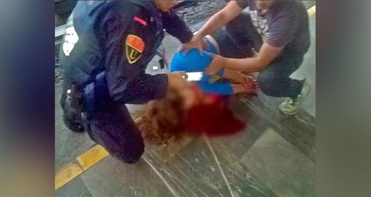 Mujer se impacta con tren del Metro