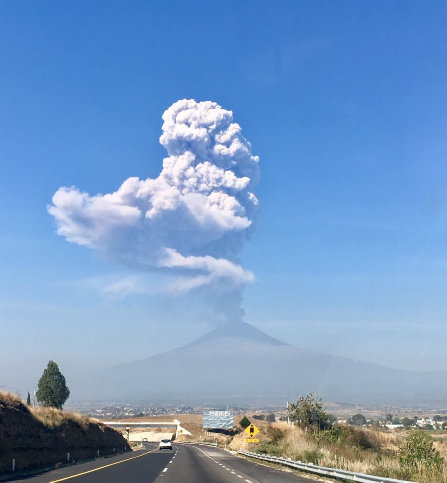 Exhala fumarola de 5 kilómetros el Popocatépetl