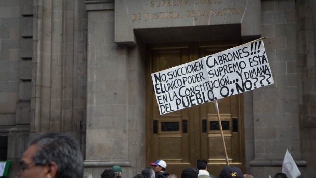 AMLO condena protestas violentas