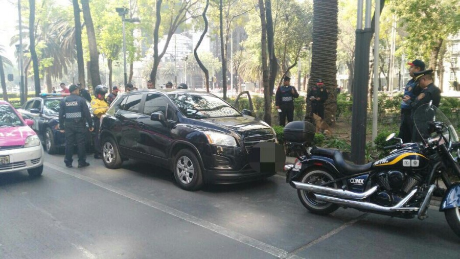 Atropella a oficial de tránsito y se da a la fuga