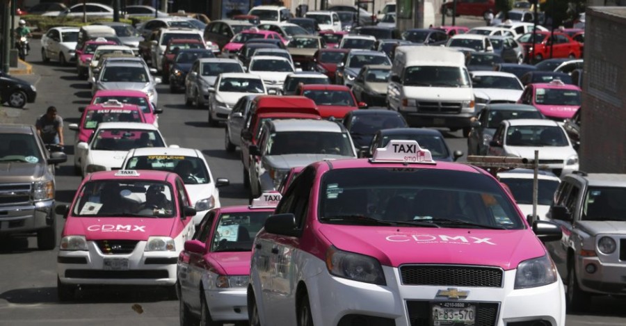 Tras denuncias por delitos en taxis, Semovi aplica operativos