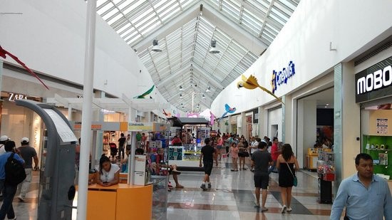 Amenaza de bomba en plaza comercial de Cancún