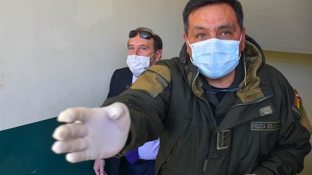 Bolivia investiga corrupción en compra respiradores por coronavirus, despiden a ministro Salud