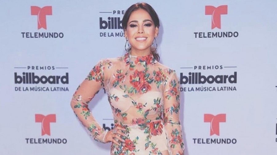 Danna Paola sorprende con vestido transparente en premios Billboard