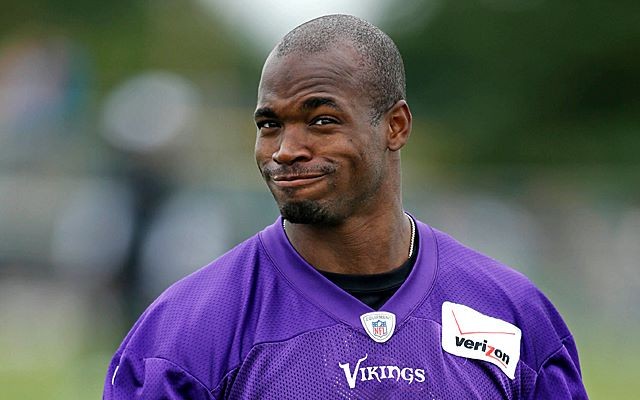Adrian Peterson firma contrato por 7 millones de dólares