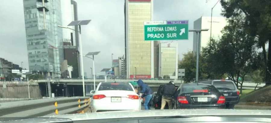 Detienen a responsables de robo en Periférico