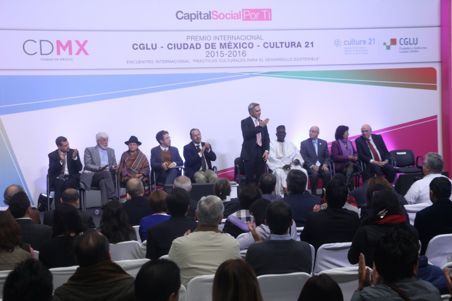 Preside Mancera entrega de premio CGLU