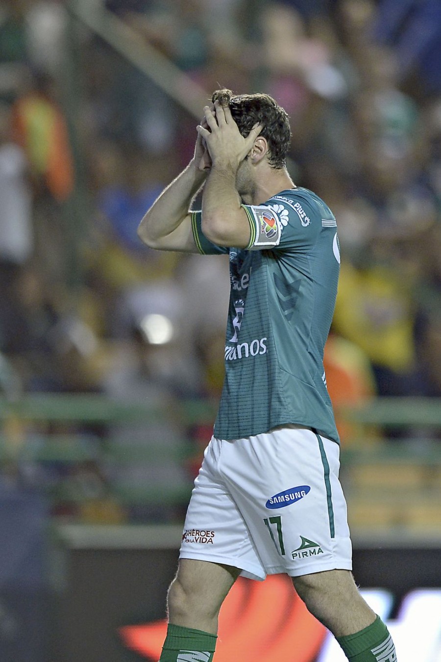 León se complica tras igualar con Chivas