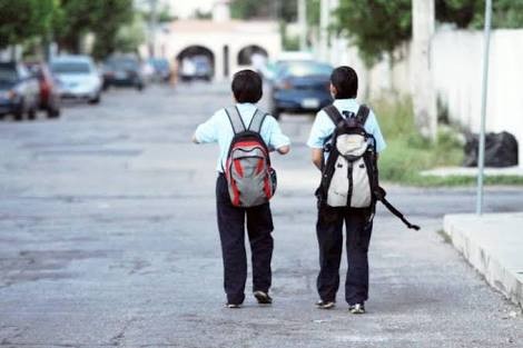 El exceso de peso en mochilas deforma la columna vertebral en niÃ±os