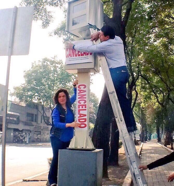 Clausuran senadores de manera simbólica equipos de fotomultas. Exigen eliminar el programa