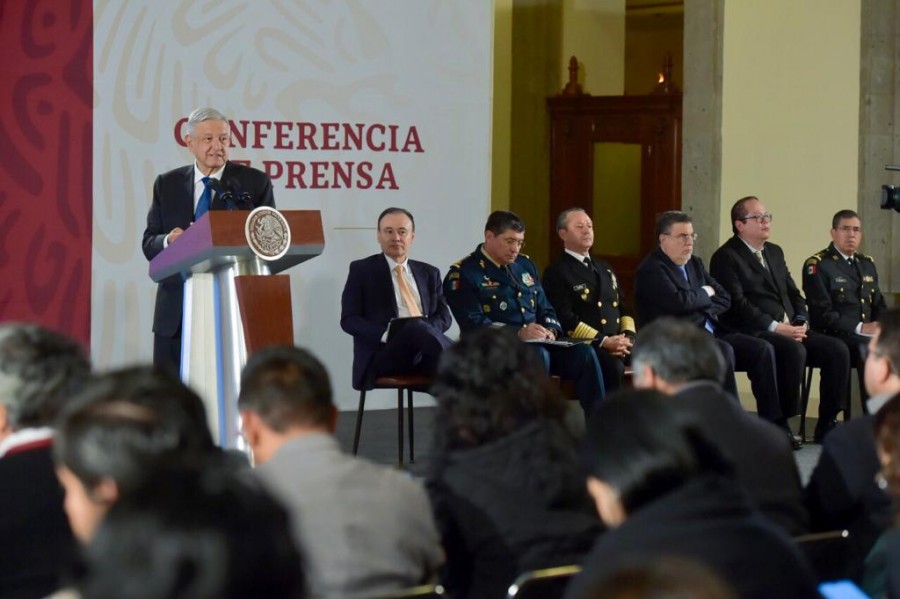 AMLO ve golpe de Estado orquestado por los conservadores; en el Ejército hay molestia
