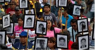 Detienen a integrante de la AIC por caso Ayotzinapa
