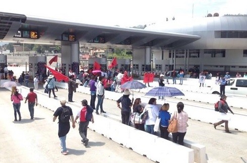 Toma CNTE caseta México-Cuernavaca
