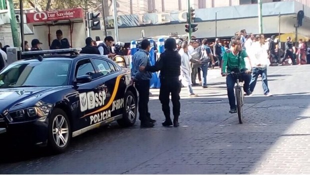 Detienen al periodista Humberto Padgett en operativo del Centro Histórico