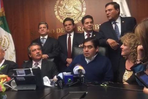 Dejan 11 senadores bancada del PRD en el Senado. Forman un Bloque Parlamentario