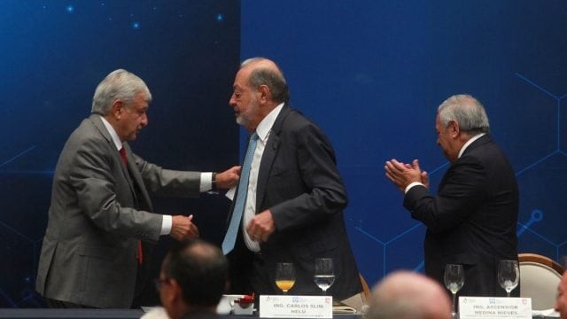 Recibe AMLO a Slim y otros empresarios en Palacio Nacional