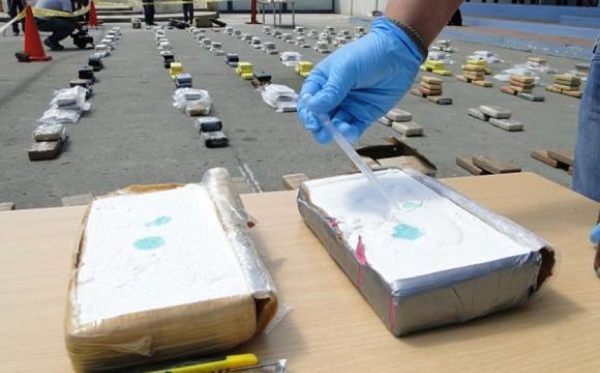 Ecuador decomisa una tonelada de droga en base militar