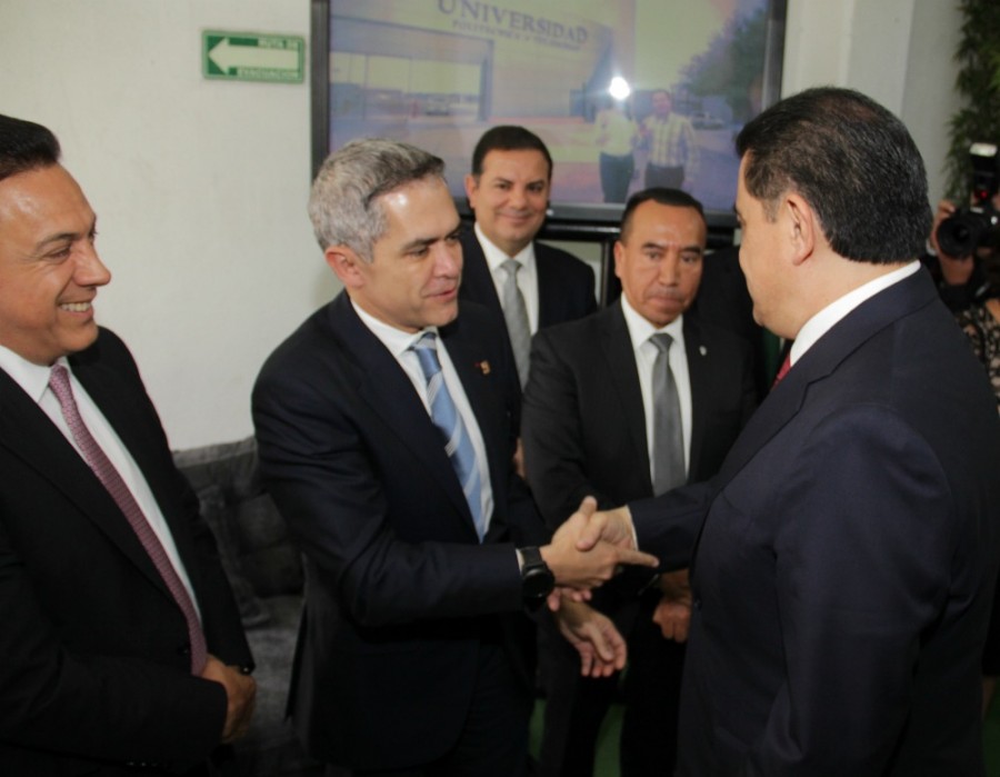 AcompaÃ±a Mancera a Olvera en Ãºltimo informe de gobierno en Hidalgo