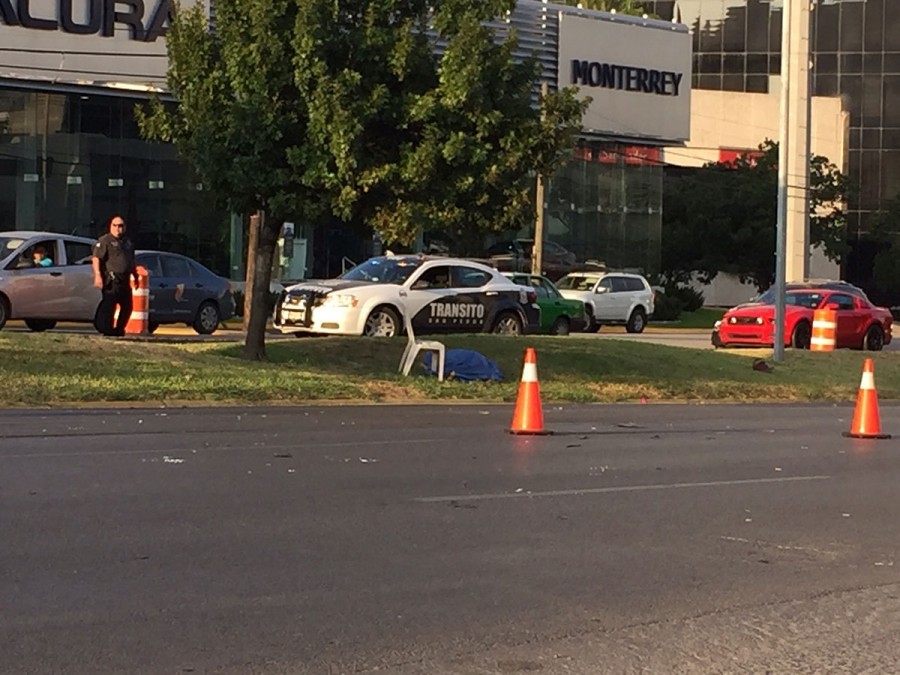 Mujer muere tras ser atropellada en la colonia del Valle Oriente