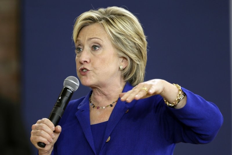 Clinton sigue a la cabeza aunque disminuyen los puntos de ventaja