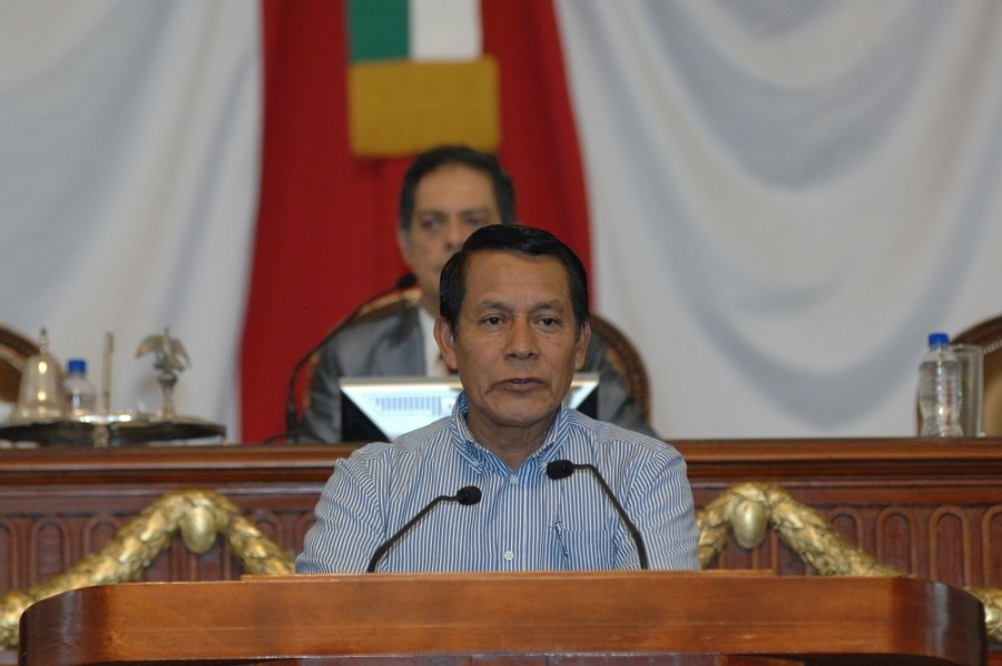 Diputado de Morena pide a Sheinbaum declinar a sus aspiraciones