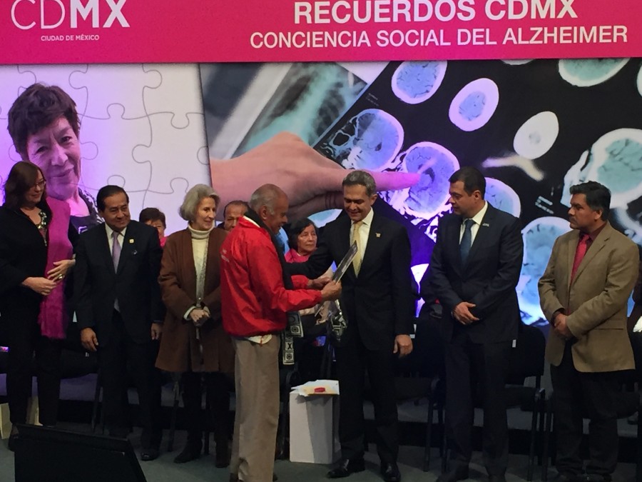 Mancera lanza campaña para concientizar a la población sobre el Alzheimer