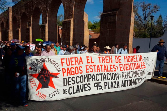 Adeudan a maestros michoacanos unos 400 millones de pesos