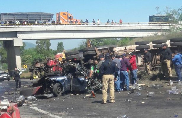 Accidente en el Estado de México deja 2 muertos
