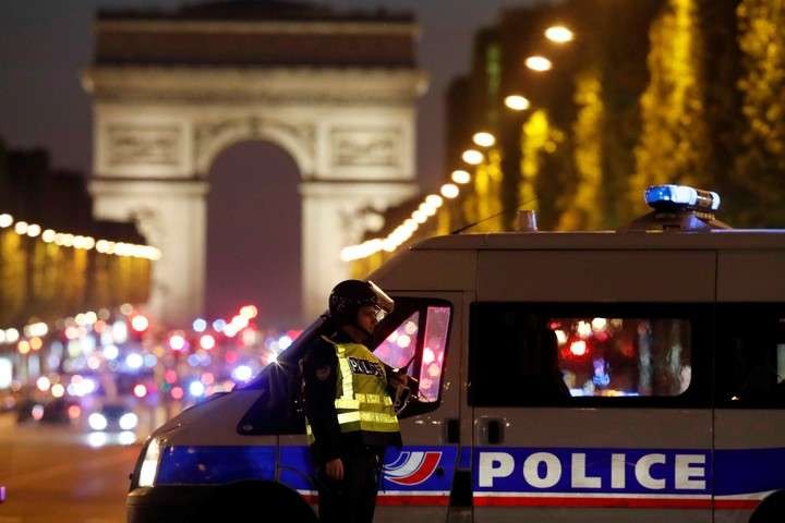 Tiroteo en los Campos Elíseos de París
